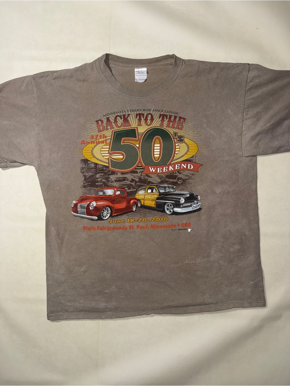 Gildan Brown 'Back to the 50s' Graphic Tee with Red & Yellow Car Print